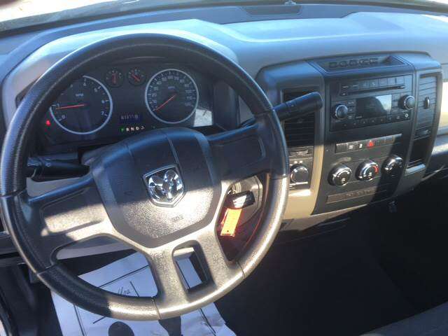 RAM Ram Pickup 1500 2011 photo 8